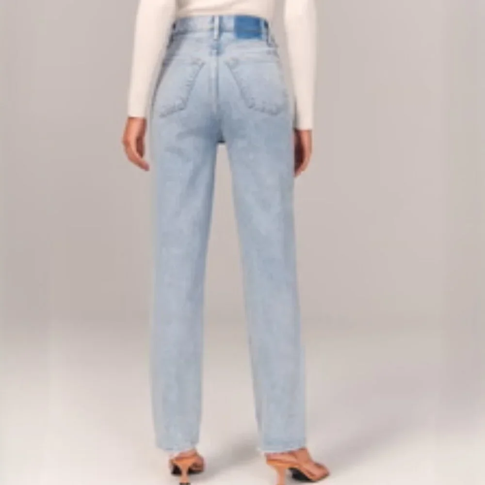 Abercrombie & Fitch Light Wash High-Rise Straight Jeans - Picture 3 of 9